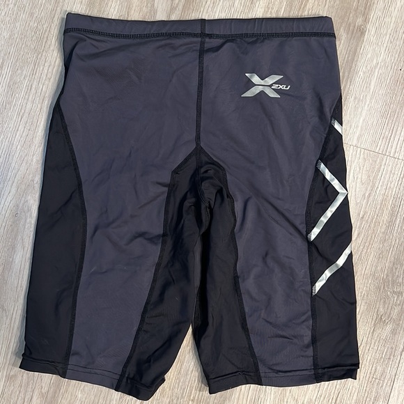 2XU Compression Running Shorts Size Large - Picture 4 of 5